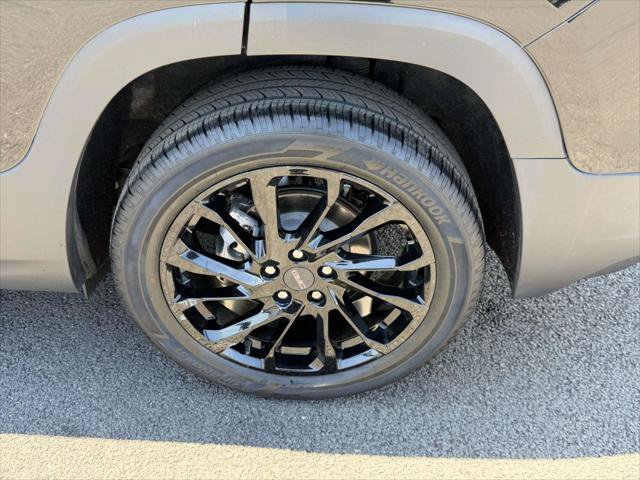 Used 2023 GMC Terrain SLT w/ Elevation Edition AWD/4WD image 10