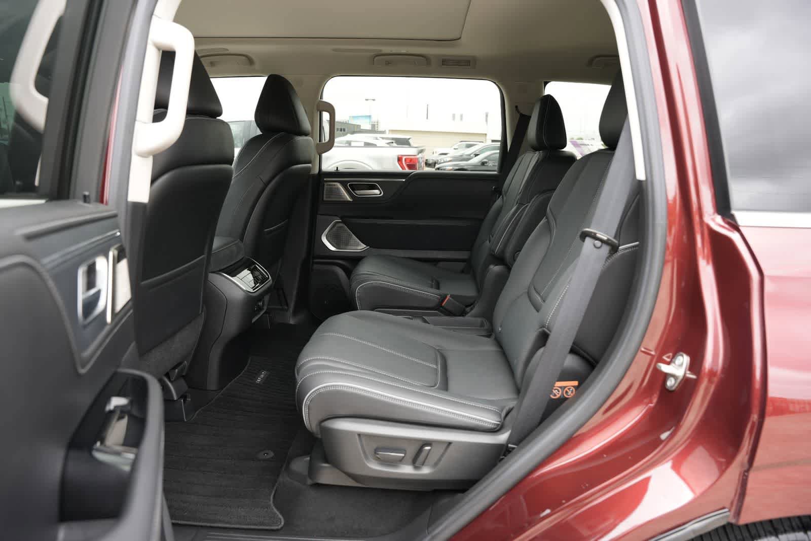 Used 2025 INFINITI QX80 Sensory AWD/4WD image 19
