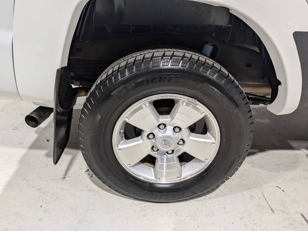 Used 2015 Toyota Tacoma PreRunner w/ TRD Sport Package RWD image 33