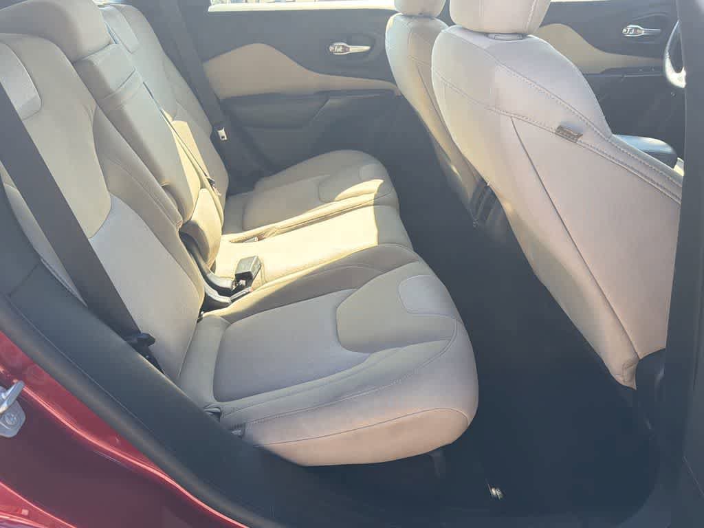 Used 2015 Jeep Cherokee Sport image 14