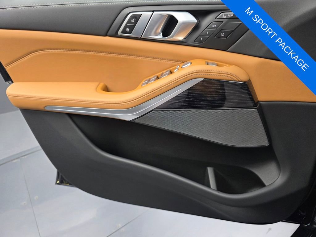 Used 2025 BMW X7 xDrive40i w/ M Sport Package image 28