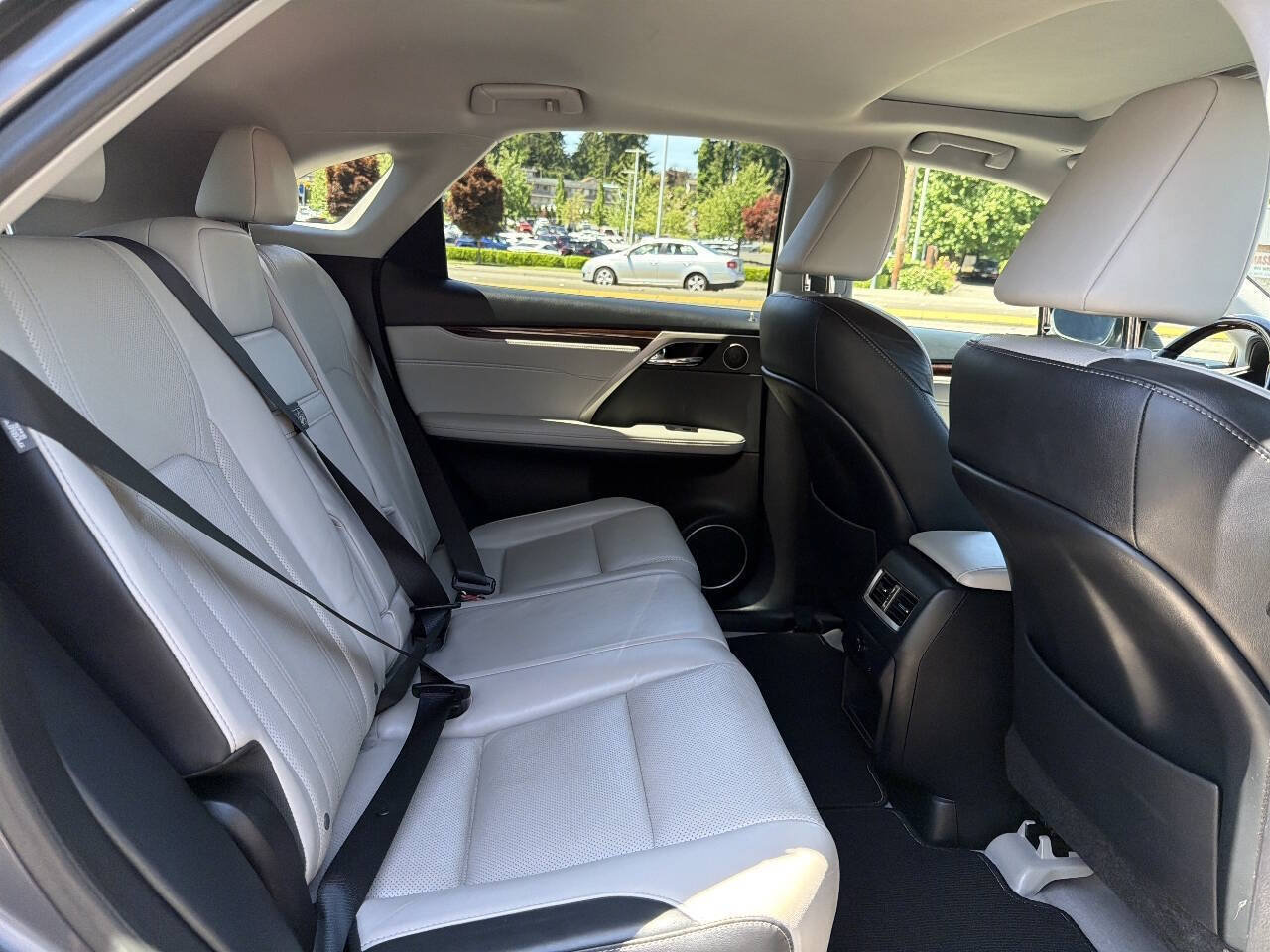 Used 2017 Lexus RX 450h AWD w/ Cold Weather Package image 27