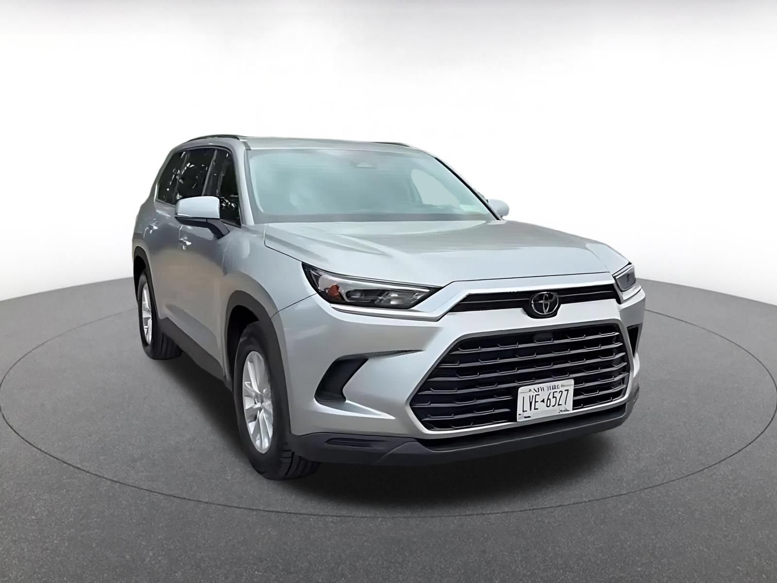 Used 2025 Toyota Grand Highlander FWD image 3