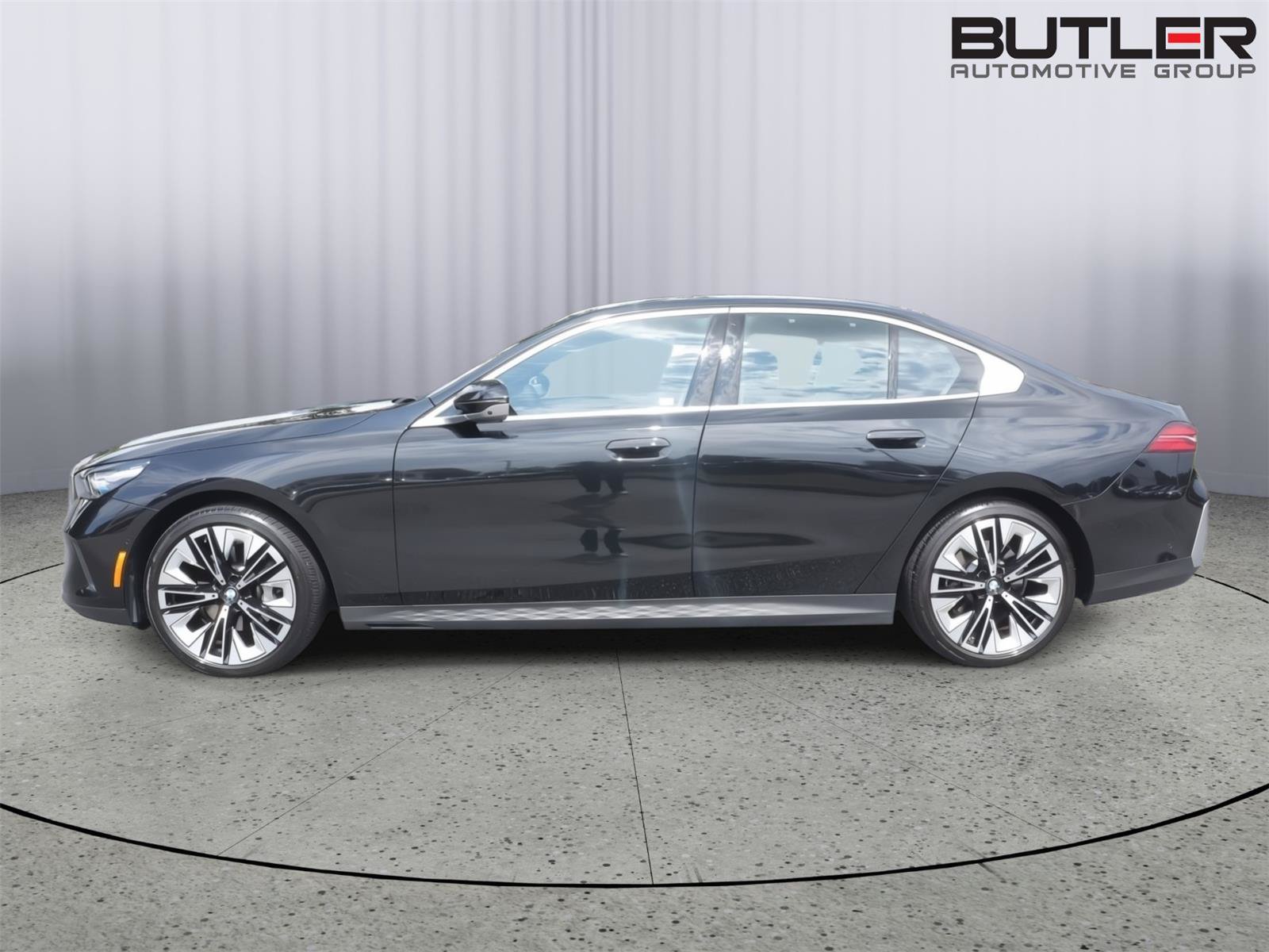 Used 2025 BMW 530i xDrive w/ Premium Package AWD/4WD image 3