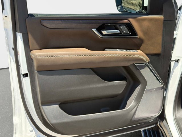 Used 2025 GMC Yukon Denali Ultimate AWD/4WD image 19