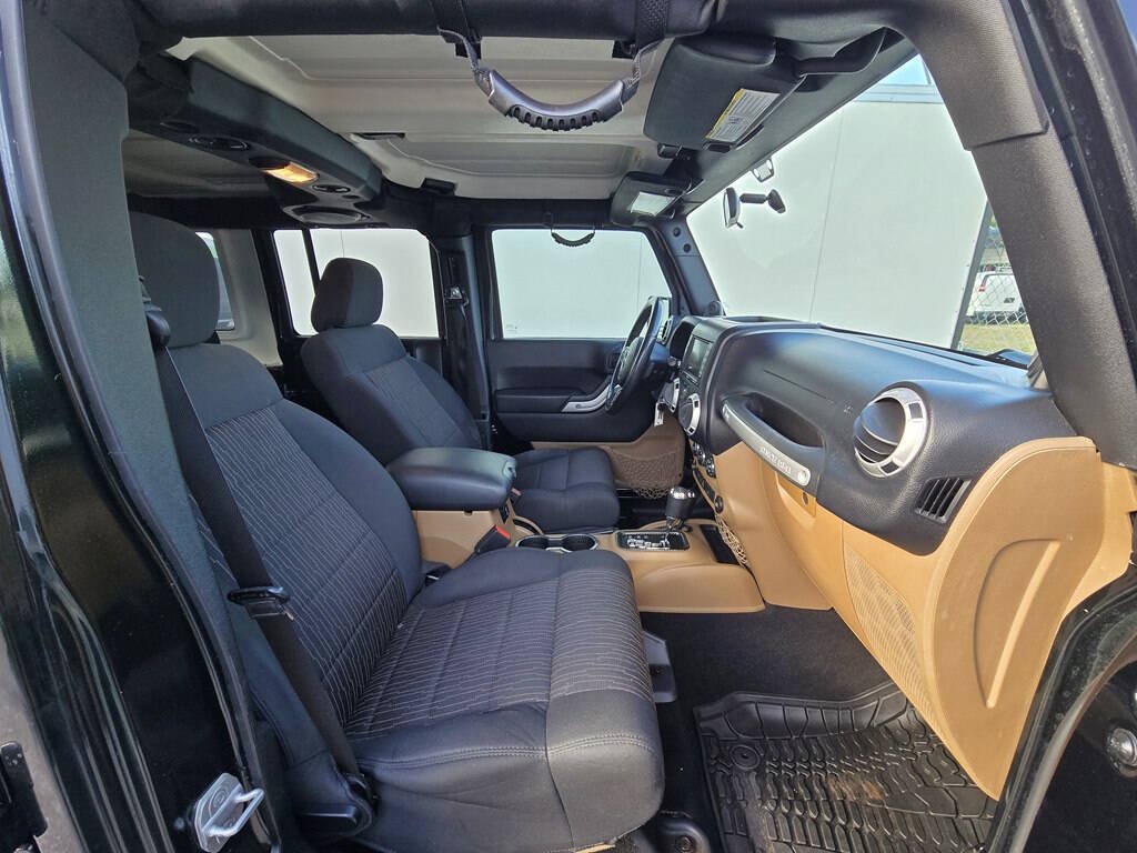 Used 2012 Jeep Wrangler Unlimited Sahara w/ Connectivity Group AWD/4WD image 19
