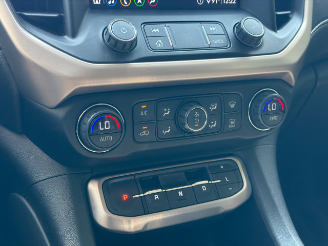 Used 2020 GMC Acadia Denali w/ Technology Package FWD image 30