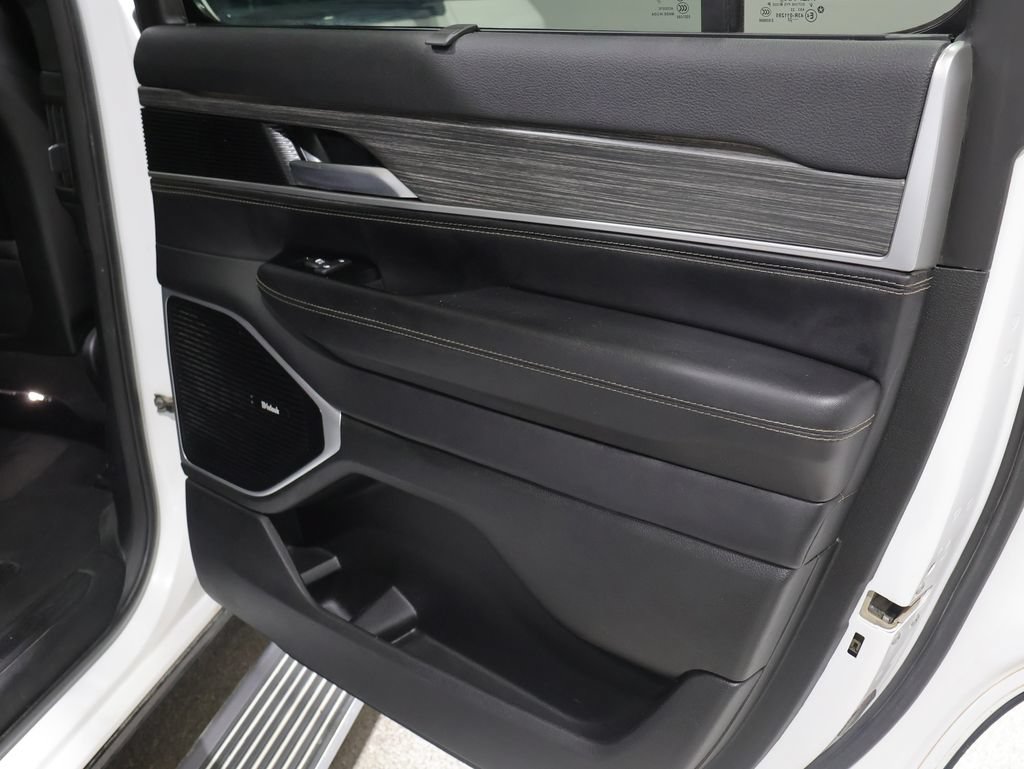 Certified 2023 Jeep Wagoneer Series III w/ Premium Group I AWD/4WD image 25
