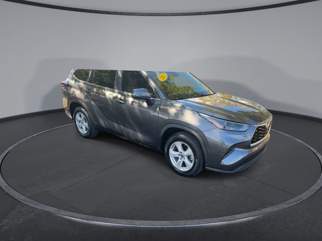Used 2023 Toyota Highlander XLE image 5