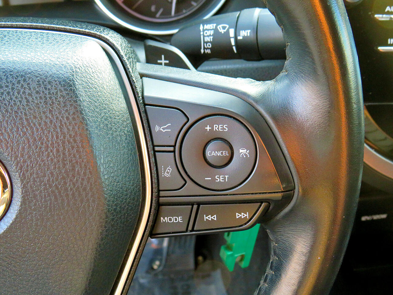 Used 2018 Toyota Camry SE image 19