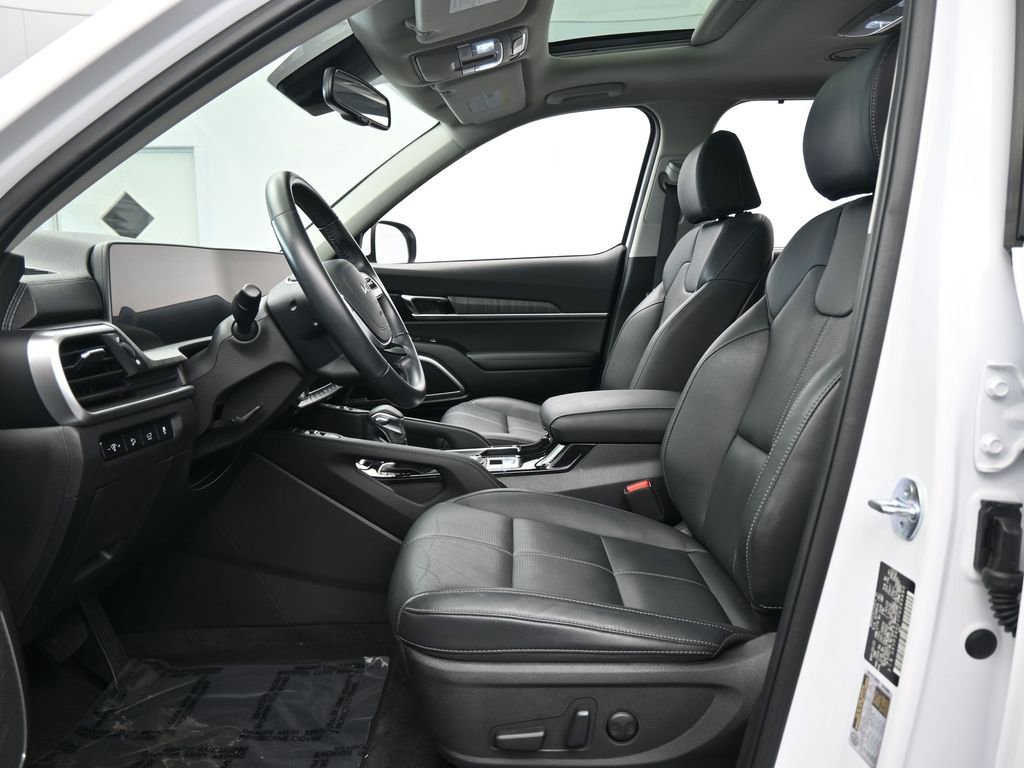 Used 2023 Kia Telluride EX image 11