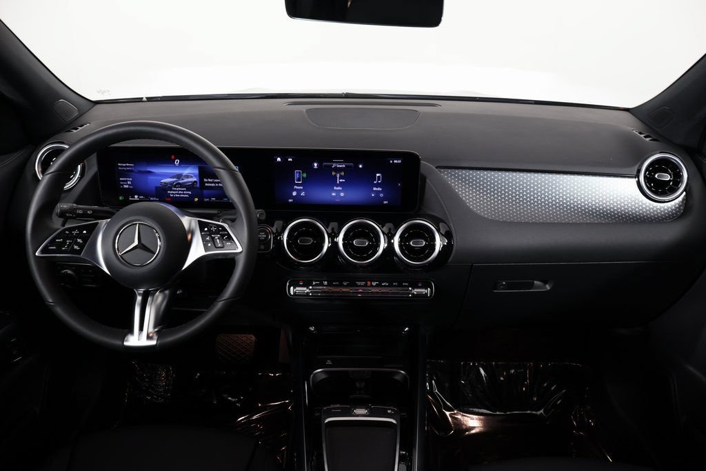 Used 2025 Mercedes-Benz GLA 250 image 8