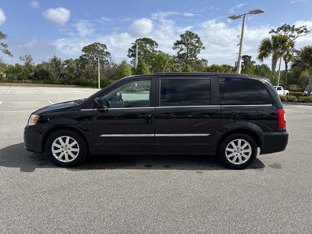 Used 2016 Chrysler Town & Country Touring image 6