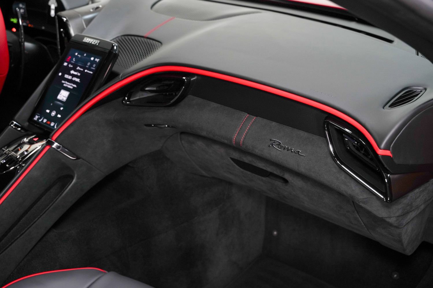 Used 2022 Ferrari Roma image 31