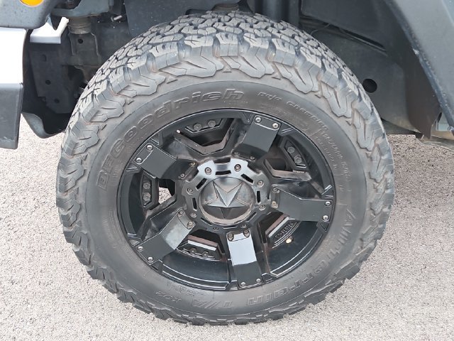 Used 2014 Jeep Wrangler Unlimited Sport w/ Connectivity Group AWD/4WD image 9