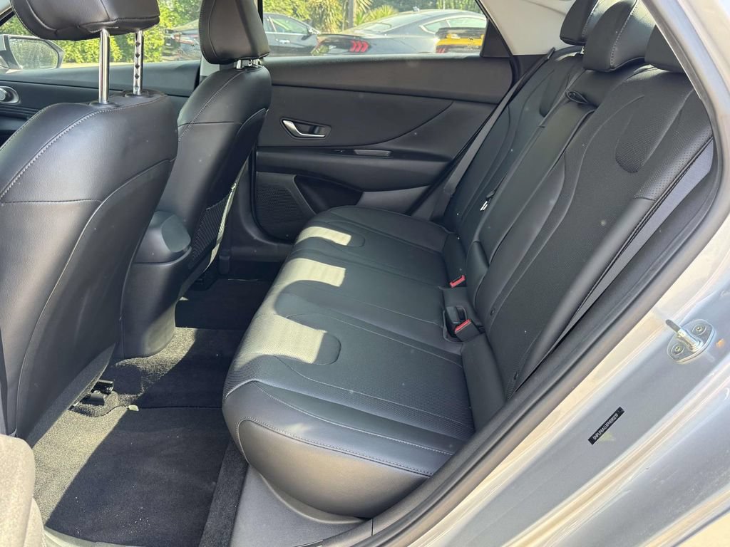 Used 2023 Hyundai Elantra Limited FWD image 18