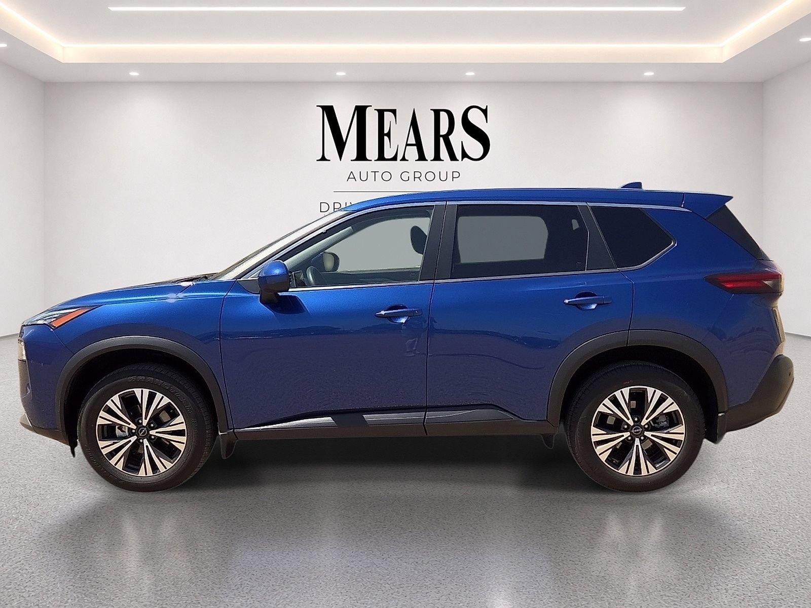 Used 2023 Nissan Rogue SV AWD/4WD image 2
