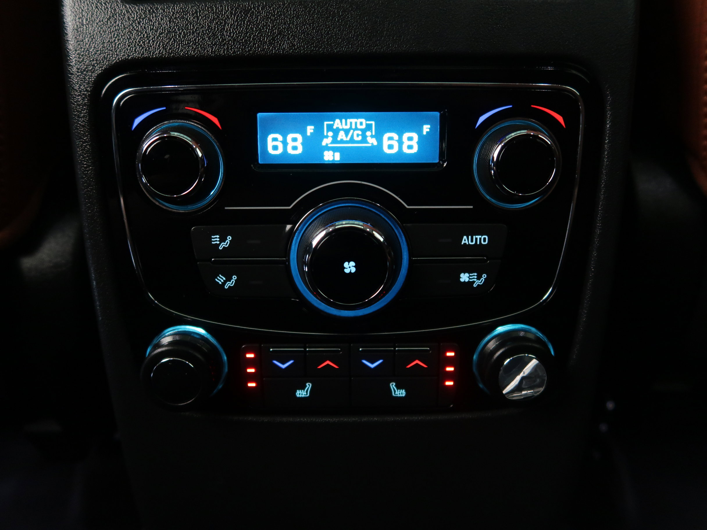 Used 2018 Jaguar F-PACE Portfolio image 42