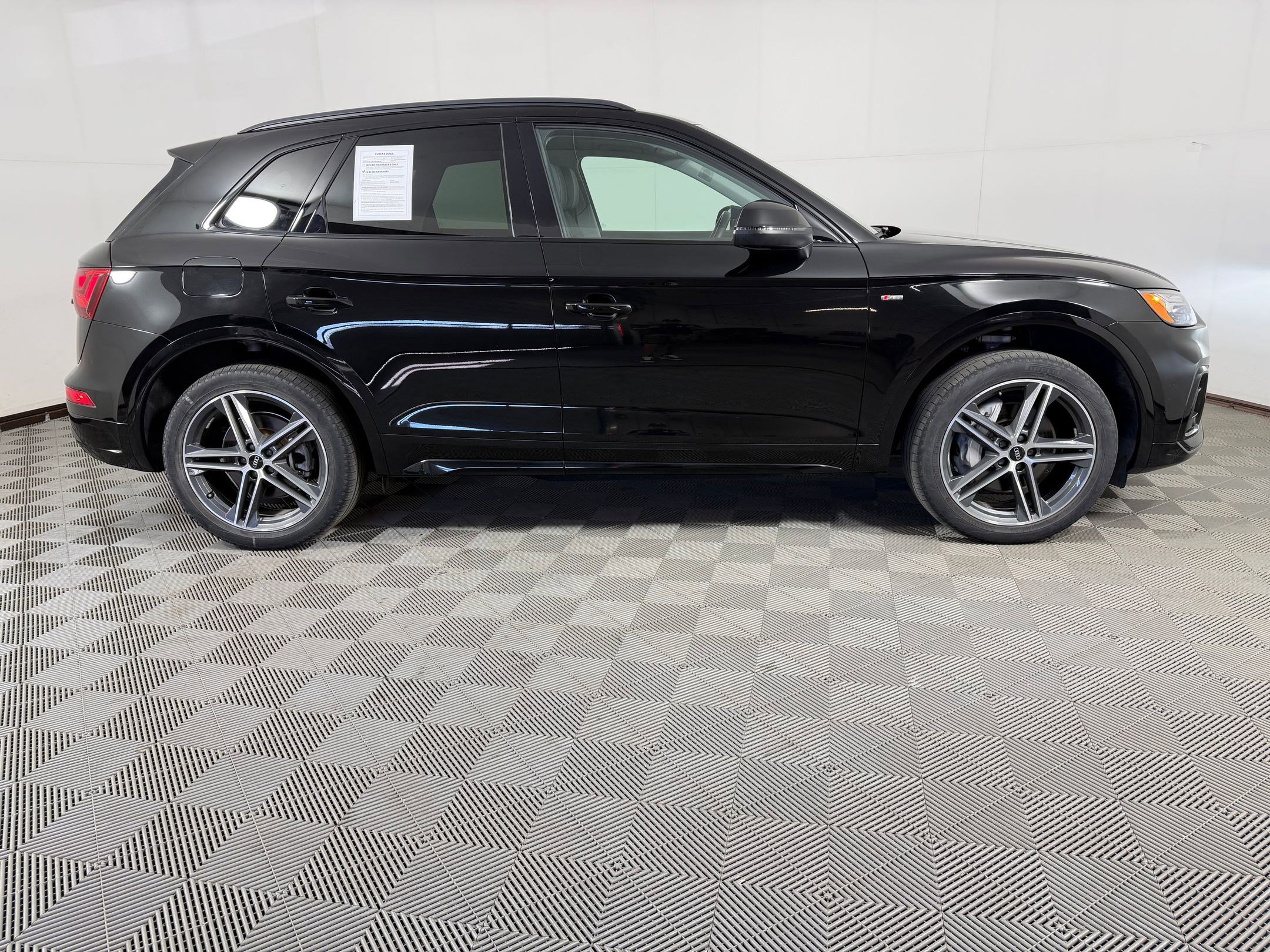 Certified 2022 Audi Q5 e Premium Plus w/ Premium Plus Package AWD/4WD image 8