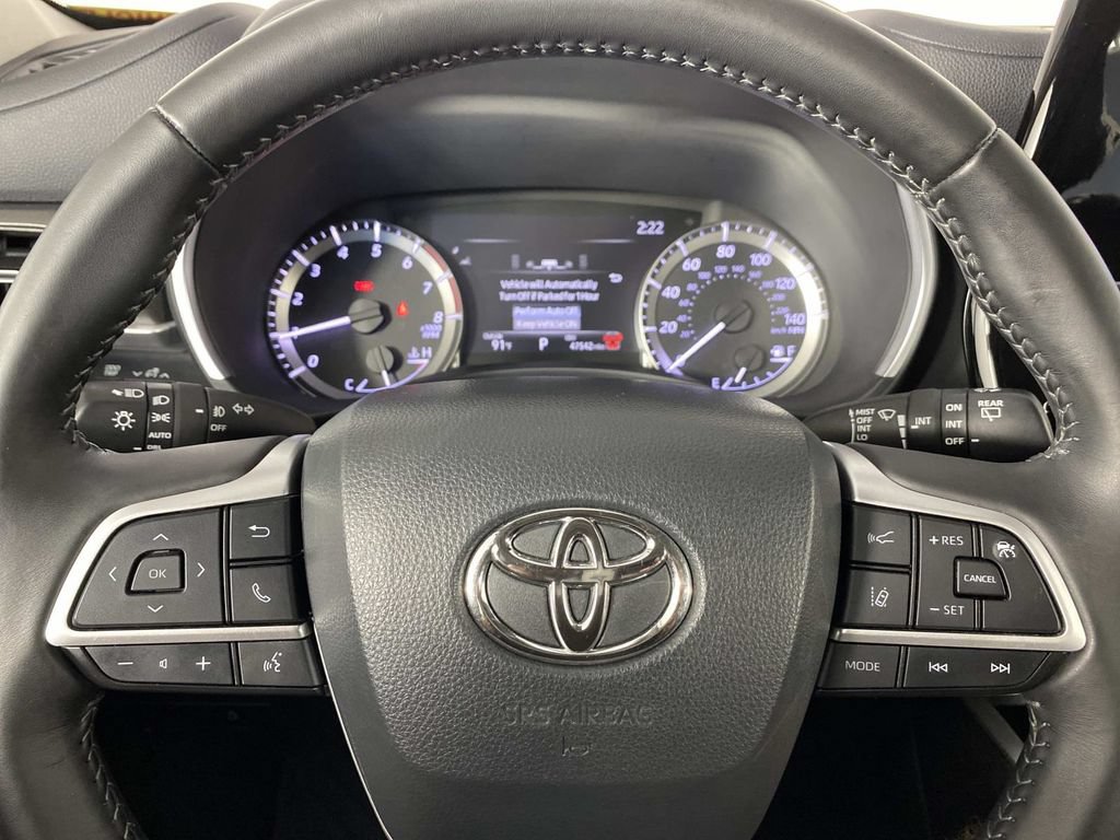 Used 2024 Toyota Highlander XLE AWD/4WD image 16