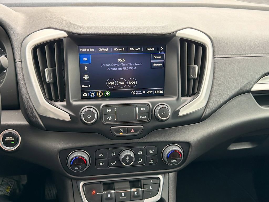 Used 2024 GMC Terrain SLT image 30