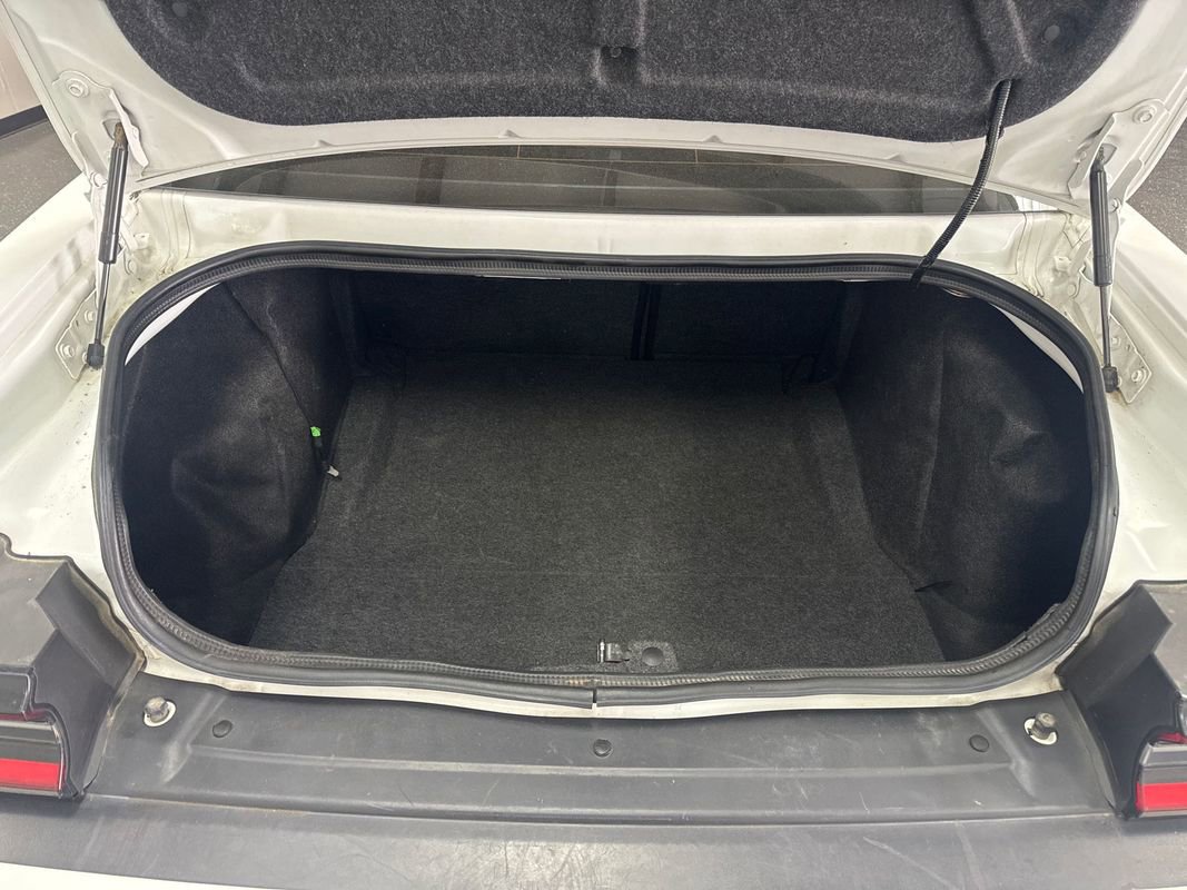 Used 2016 Dodge Challenger SXT w/ Driver Convenience Group image 18