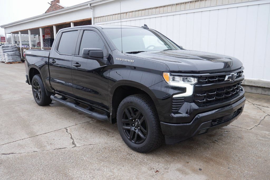Used 2022 Chevrolet Silverado 1500 RST image 2