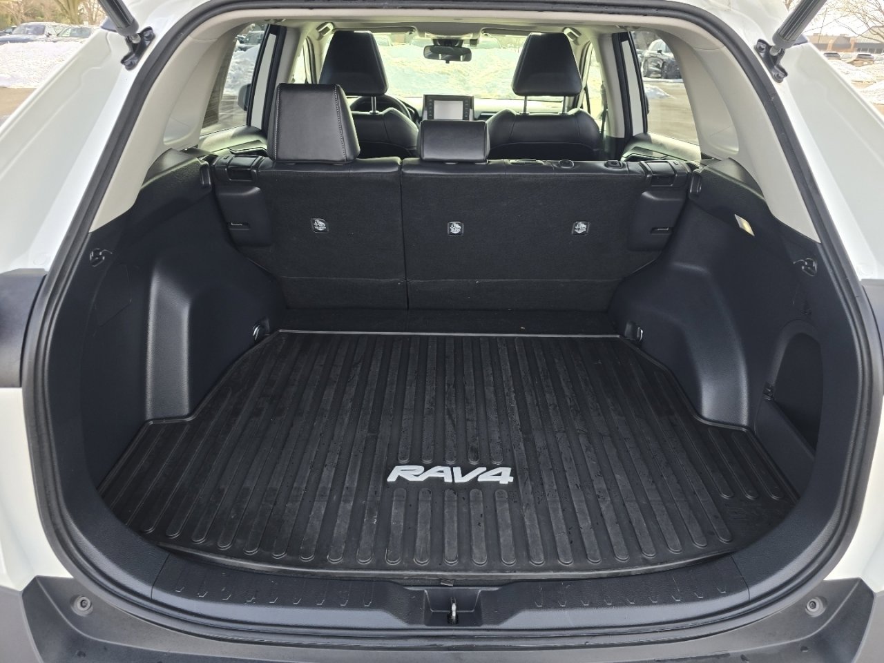 Used 2022 Toyota RAV4 XLE Premium image 20