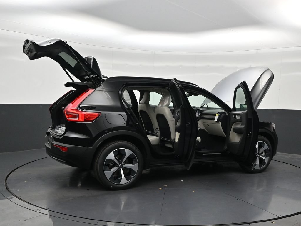 New 2026 Volvo XC40 B5 Plus w/ Protection Package Premier AWD/4WD image 29