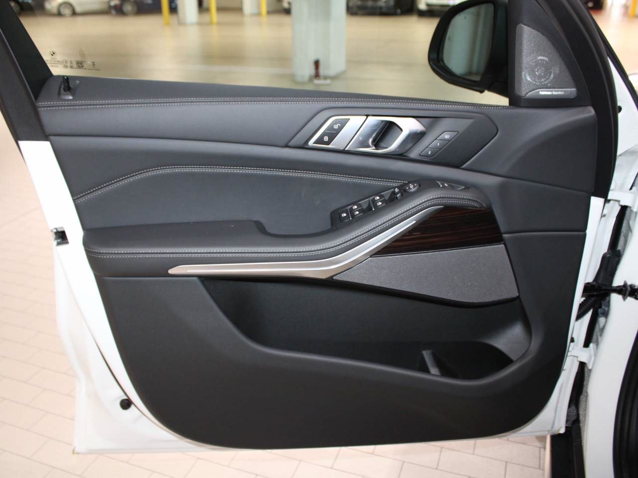 Used 2026 BMW X5 sDrive40i w/ Premium Package RWD image 9