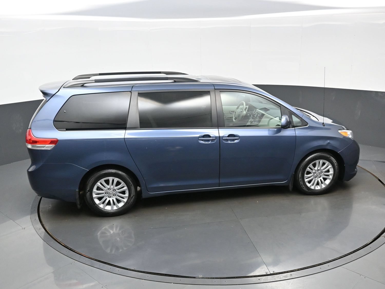 Used 2014 Toyota Sienna XLE FWD image 36