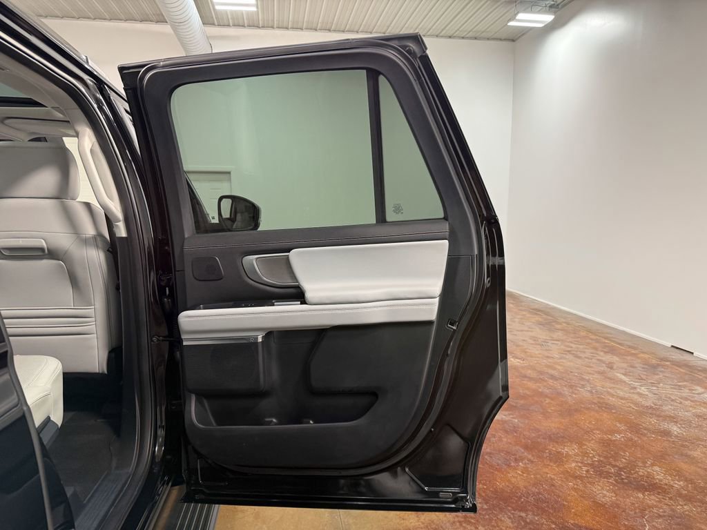 Used 2025 Ford Expedition Max Platinum w/ Driver's Package AWD/4WD image 65