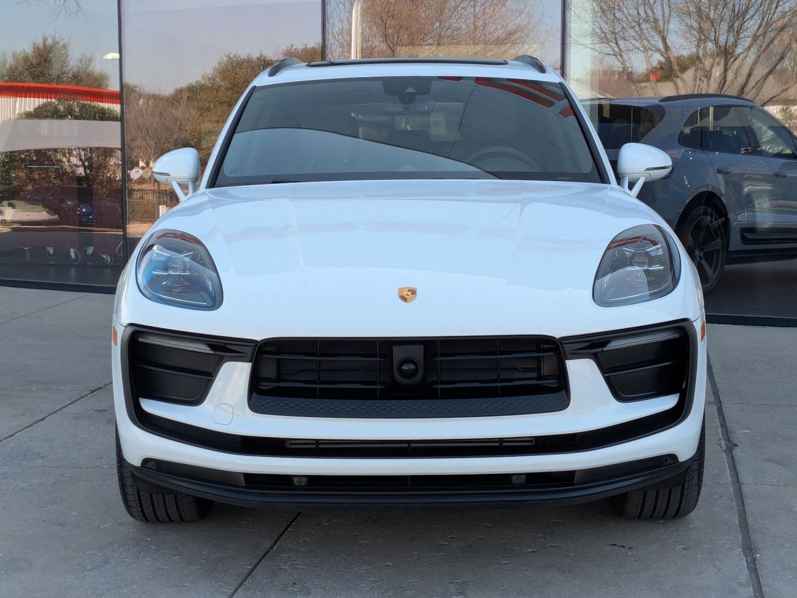 Certified 2025 Porsche Macan AWD/4WD image 6
