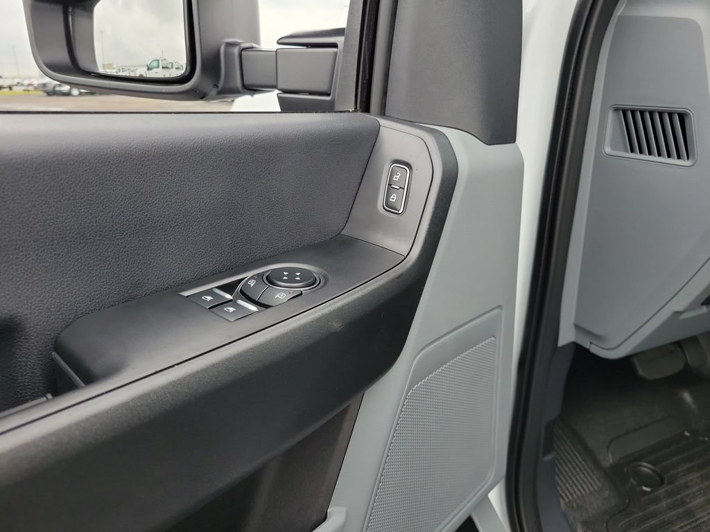 New 2026 Ford F550 4x4 Regular Cab Super Duty image 19