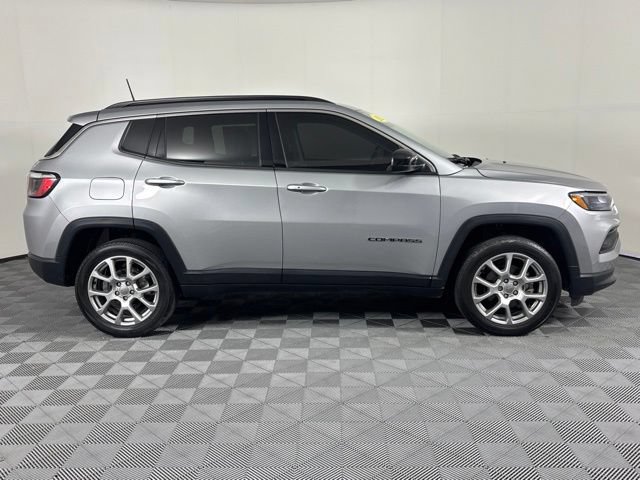 Used 2022 Jeep Compass Latitude AWD/4WD image 5