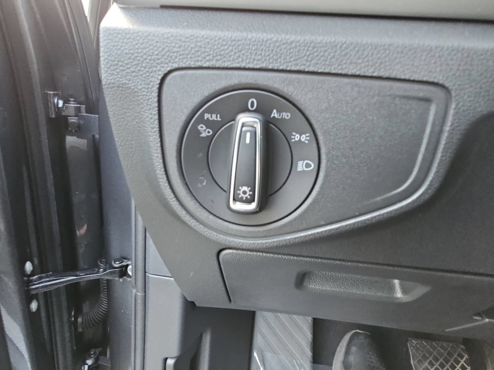 Used 2023 Volkswagen Atlas Cross Sport SE w/ Panoramic Sunroof Package FWD image 25