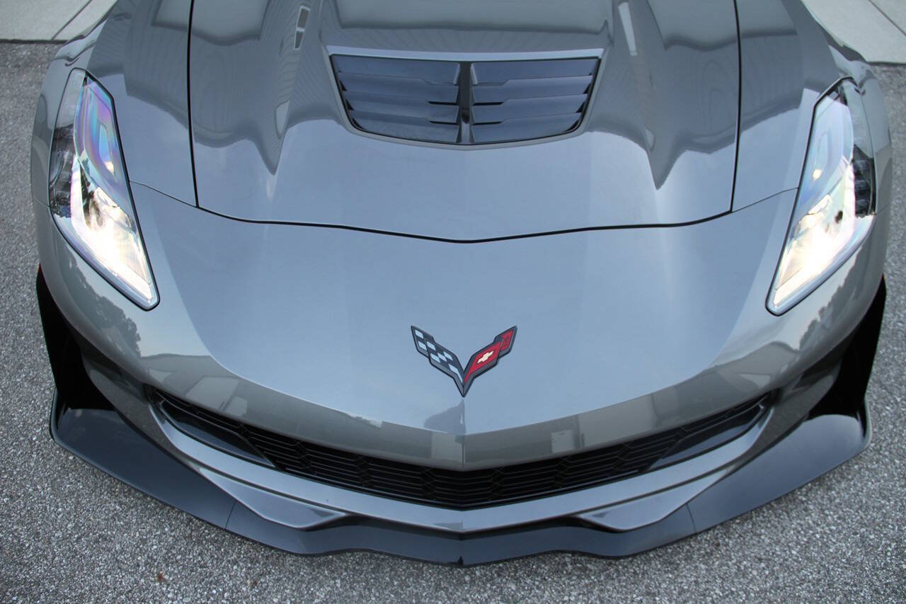 Used 2015 Chevrolet Corvette Z06 w/ 3LZ Preferred Equipment Group RWD image 12