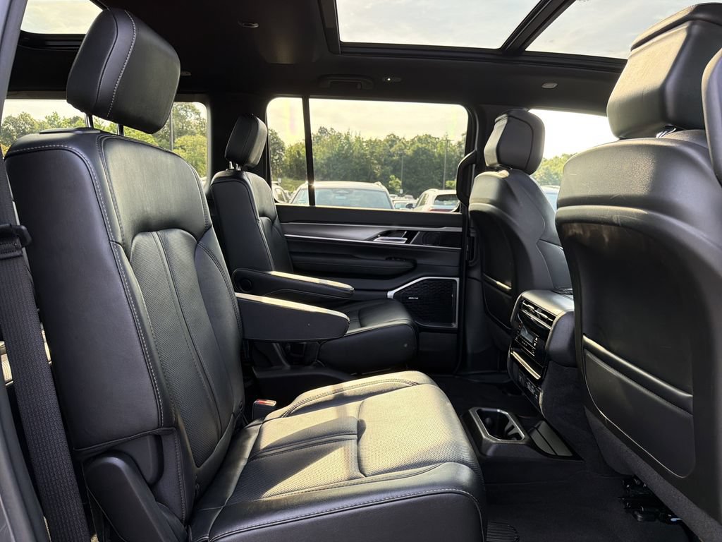 Used 2023 Jeep Wagoneer Series II AWD/4WD image 18