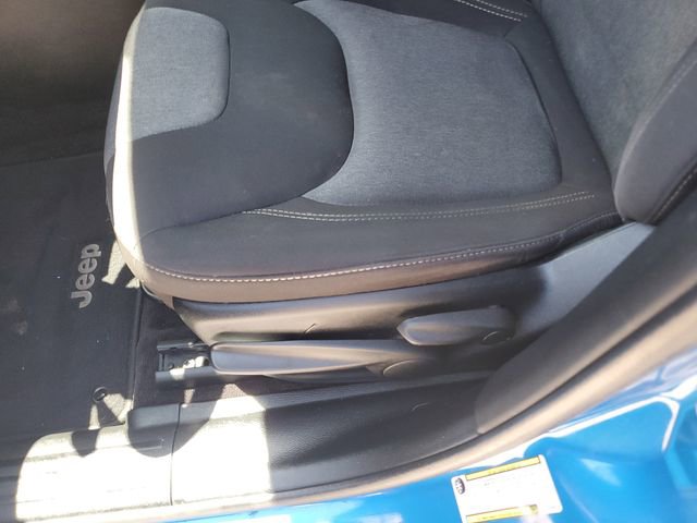 Used 2018 Jeep Cherokee Latitude w/ Altitude Package FWD image 16