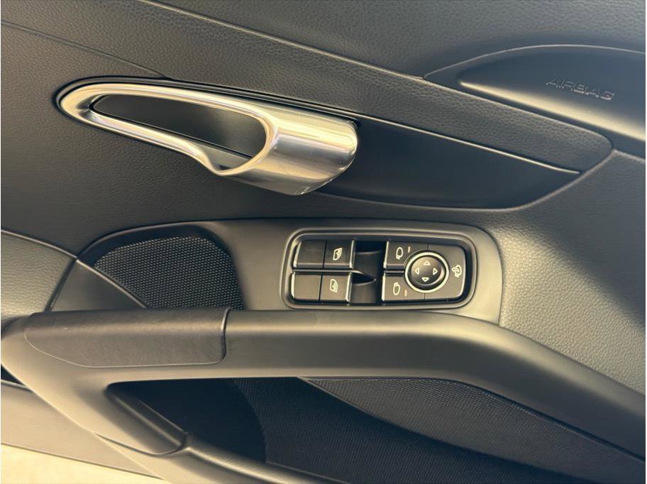 Used 2016 Porsche Cayman image 11