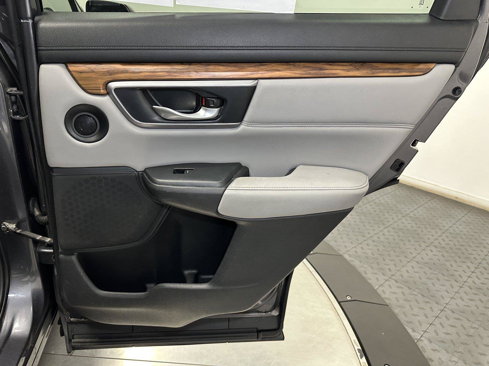 Used 2017 Honda CR-V EX-L image 32