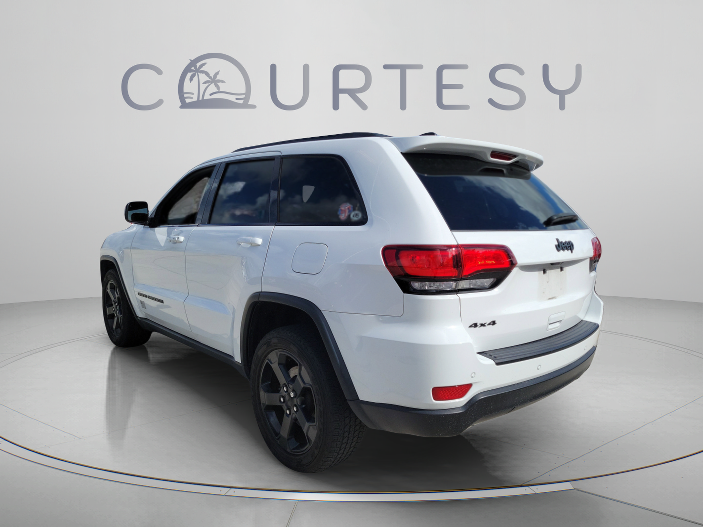 Used 2021 Jeep Grand Cherokee Freedom Edition AWD/4WD image 2