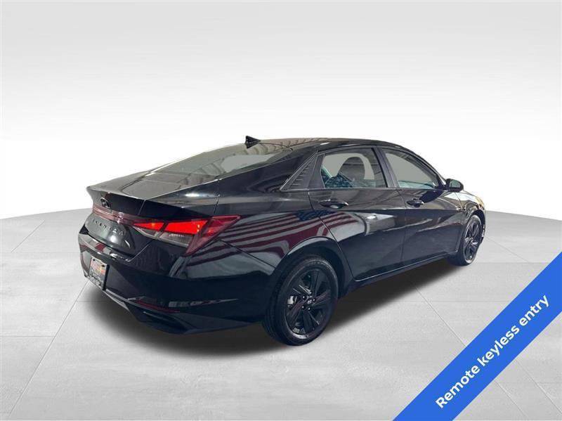 Used 2023 Hyundai Elantra SEL w/ Preferred Accessory Package FWD image 5