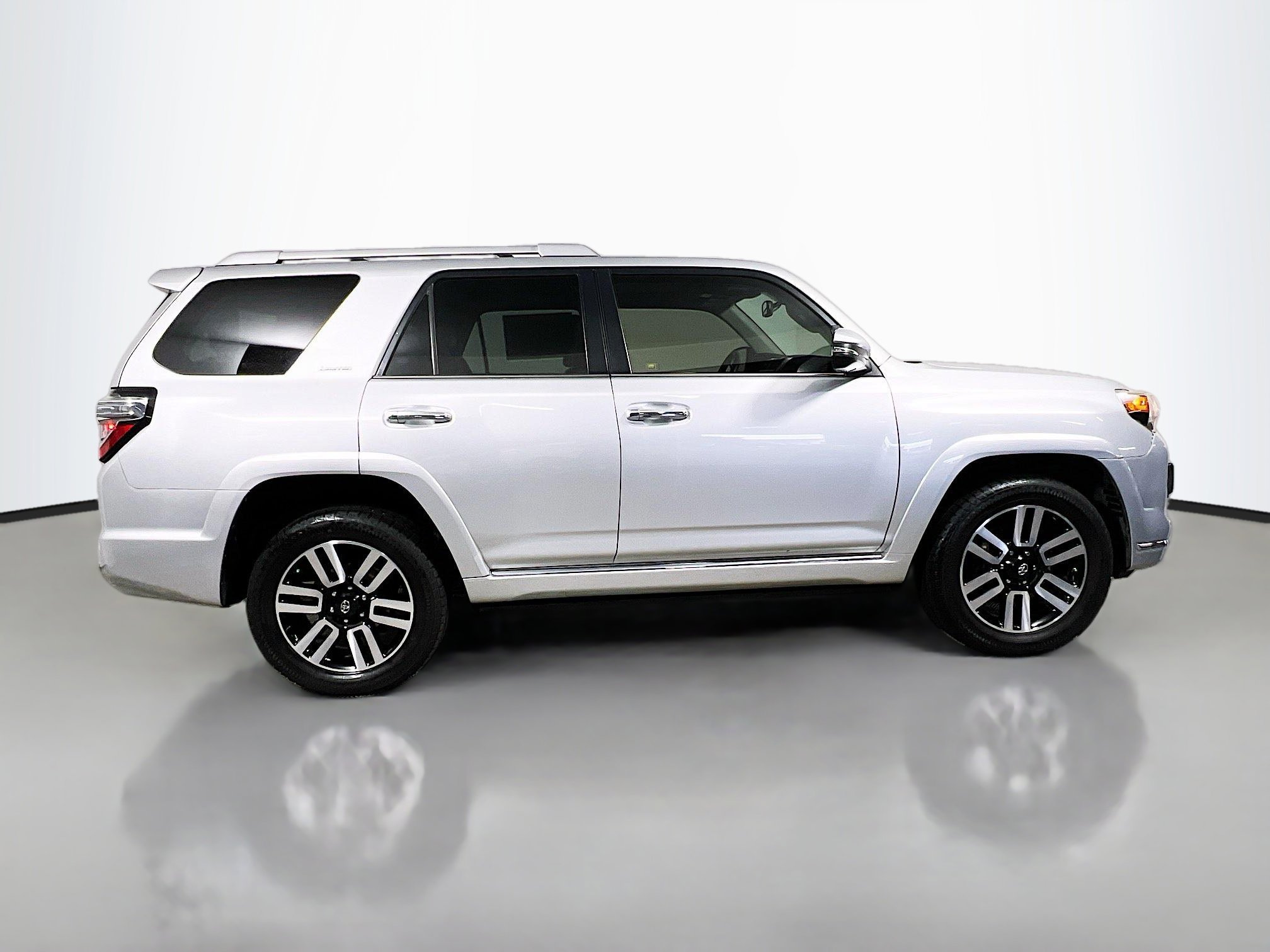 Used 2018 Toyota 4Runner Limited AWD/4WD image 3