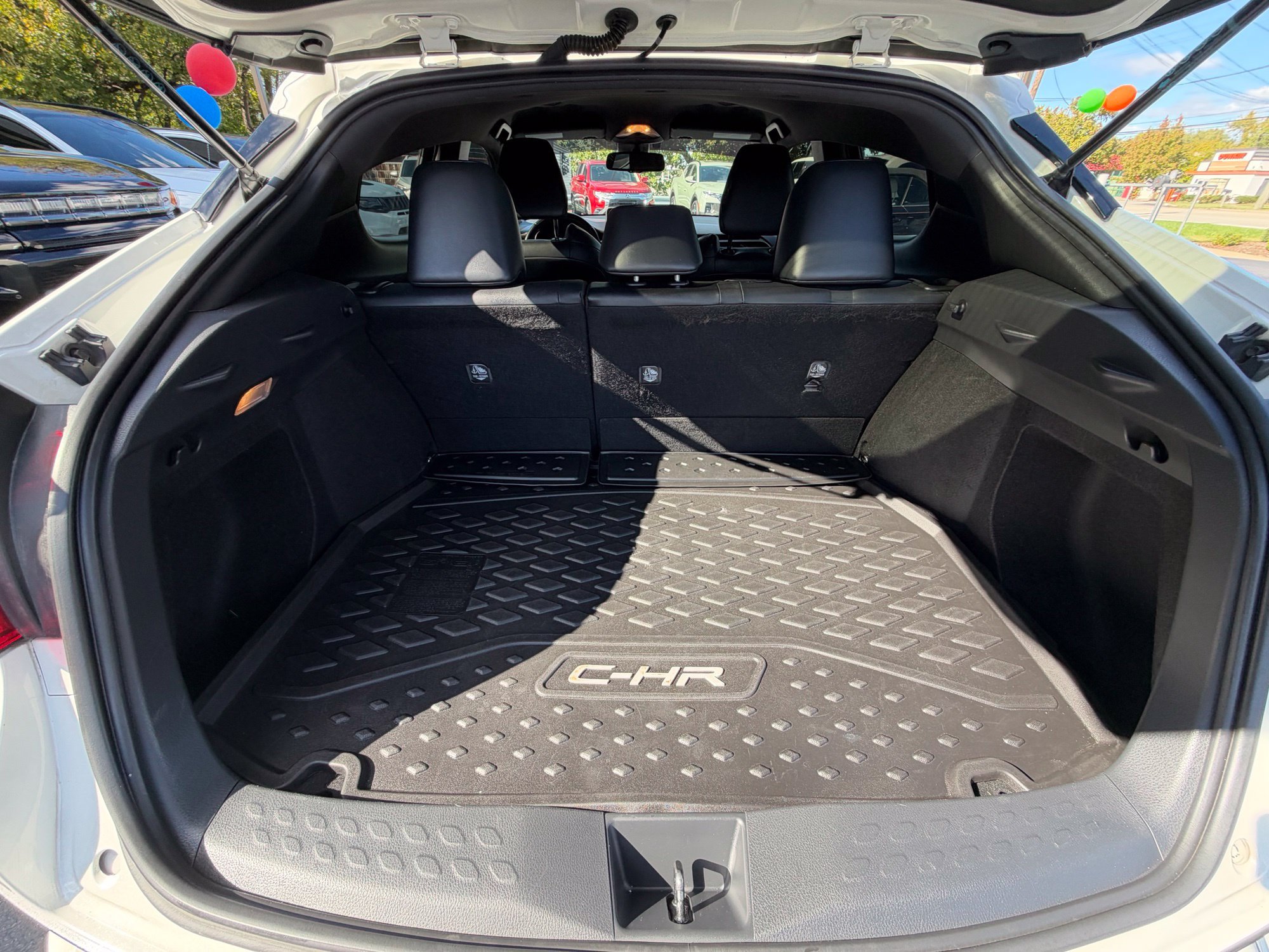 Used 2019 Toyota C-HR Limited FWD image 11