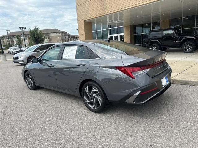 Used 2025 Hyundai Elantra Limited FWD image 2
