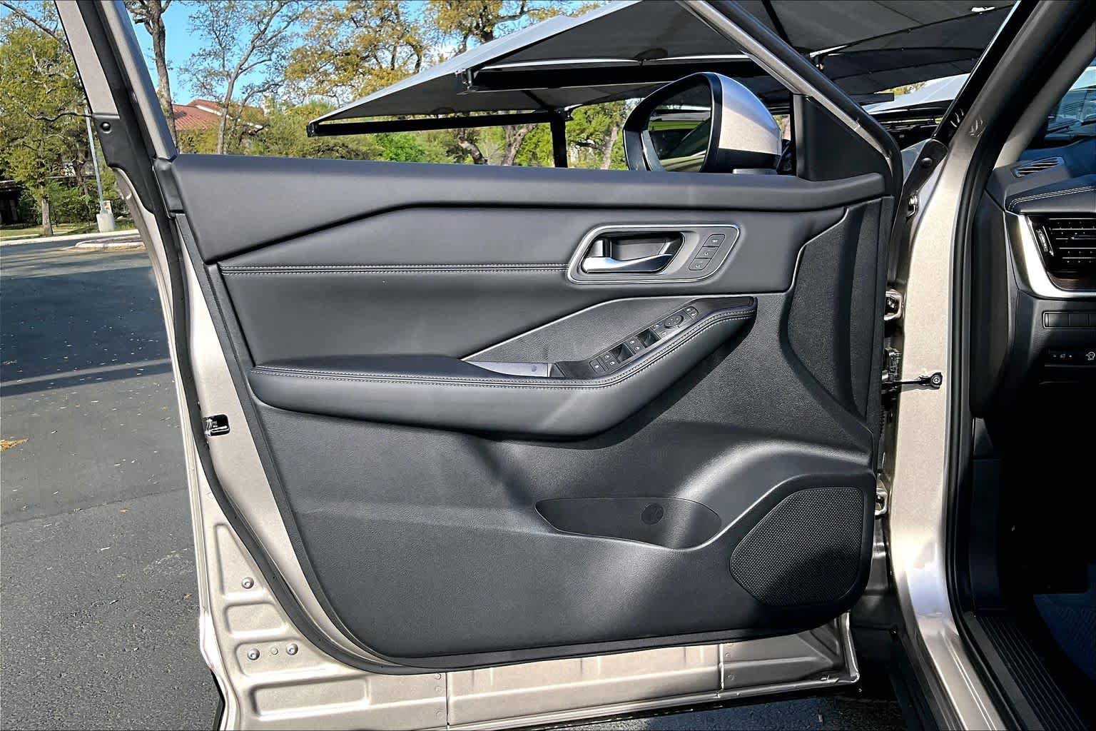 New 2026 Nissan Rogue Platinum image 10