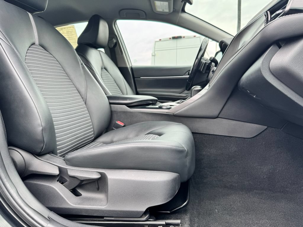 Used 2019 Toyota Camry SE FWD image 10
