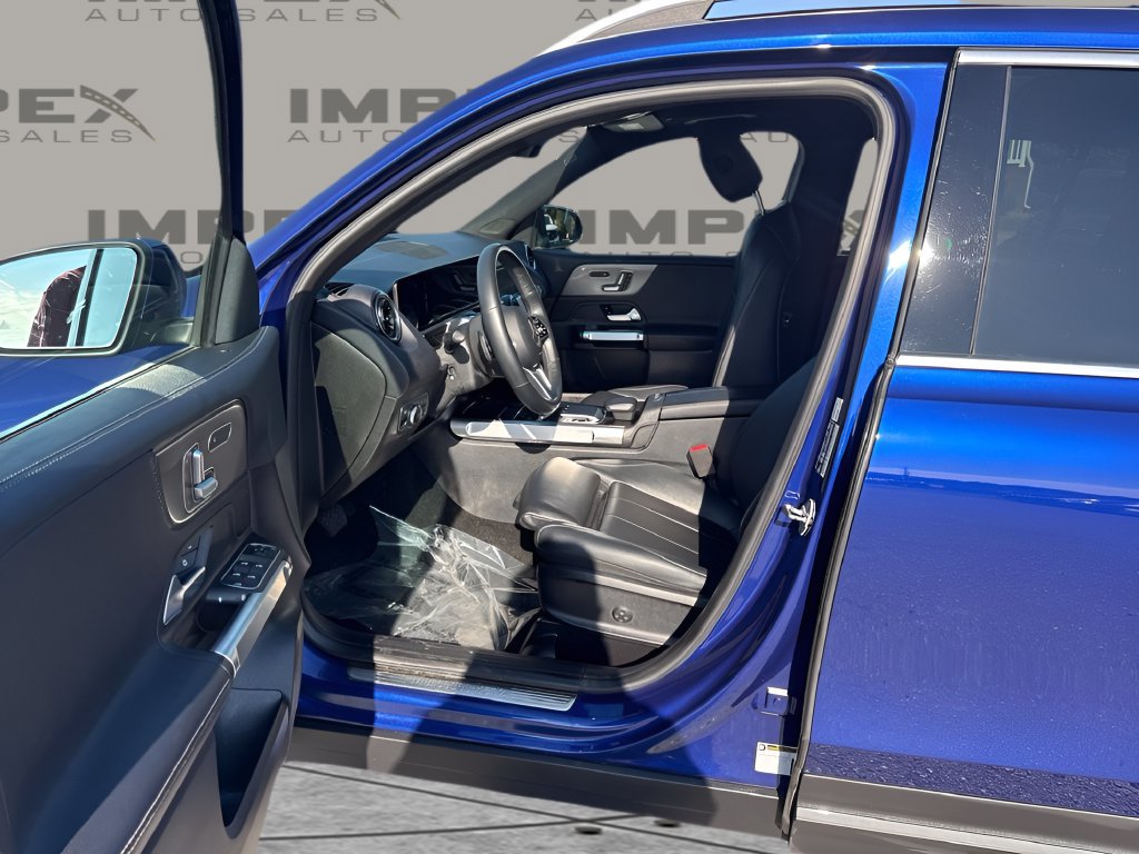 Used 2020 Mercedes-Benz GLB 250 4MATIC w/ Premium Package image 9