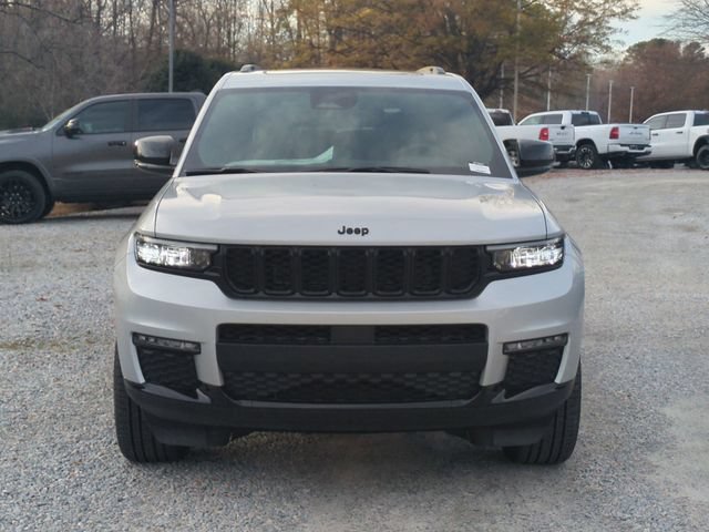 New 2025 Jeep Grand Cherokee L Limited w/ Black Appearance Package AWD/4WD image 8